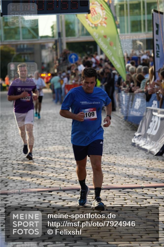 13.06.2025 - Holstenköstenlauf Felixshl http://msf.ph/oto/7924946 13.06.2025 20:03:54 Laufen 2708, 2820, 3109, 3825 meine-sportfotos.de