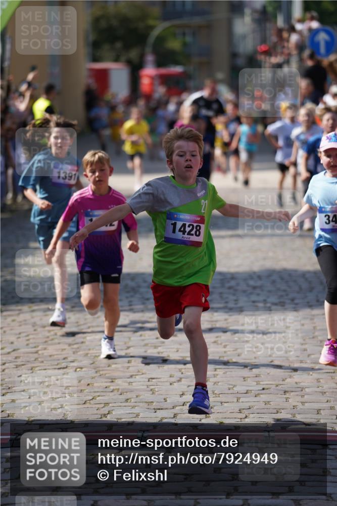 13.06.2025 - Holstenköstenlauf Felixshl http://msf.ph/oto/7924949 13.06.2025 16:22:12 Laufen 14, 345, 752, 754, 992, 996, 1230, 1320, 1391, 1428, 1826, 1942 meine-sportfotos.de