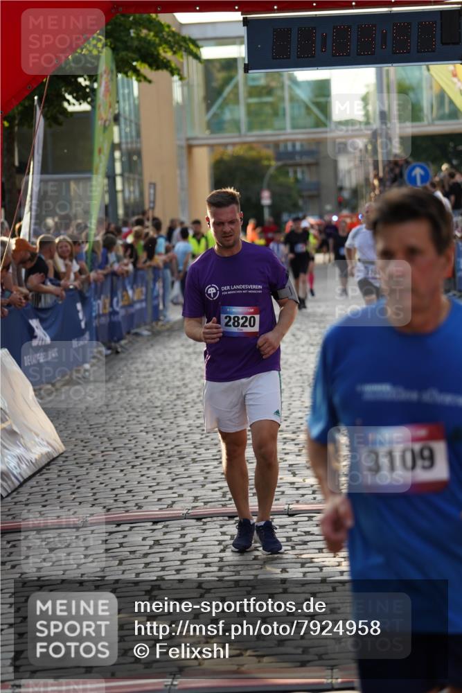 13.06.2025 - Holstenköstenlauf Felixshl http://msf.ph/oto/7924958 13.06.2025 20:03:56 Laufen 2708, 2820, 3109 meine-sportfotos.de