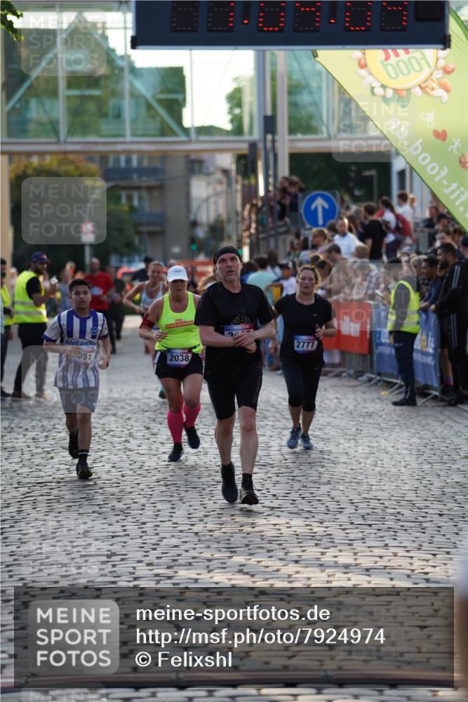 13.06.2025 - Holstenköstenlauf Felixshl http://msf.ph/oto/7924974 13.06.2025 20:04:03 Laufen 2038, 2187, 2708, 2777, 2852, 3051 meine-sportfotos.de