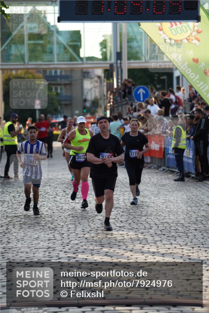 13.06.2025 - Holstenköstenlauf Felixshl http://msf.ph/oto/7924976 13.06.2025 20:04:03 Laufen 2038, 2187, 2708, 2777, 2852, 3051 meine-sportfotos.de