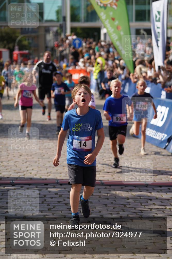 13.06.2025 - Holstenköstenlauf Felixshl http://msf.ph/oto/7924977 13.06.2025 16:22:17 Laufen 14, 38, 345, 353, 470, 488, 611, 747, 754, 992, 994, 996, 1062, 1230, 1320, 1391, 1395, 1942 meine-sportfotos.de