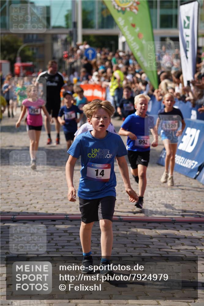 13.06.2025 - Holstenköstenlauf Felixshl http://msf.ph/oto/7924979 13.06.2025 16:22:17 Laufen 14, 38, 345, 353, 470, 488, 611, 747, 754, 992, 994, 996, 1062, 1230, 1320, 1391, 1395, 1942 meine-sportfotos.de