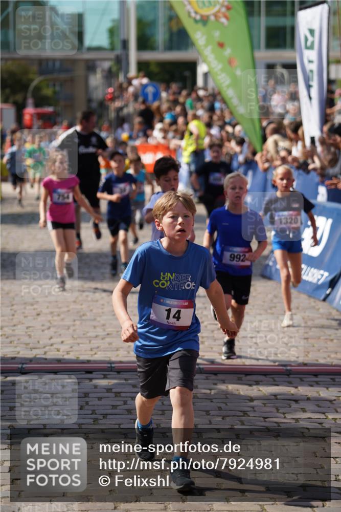 13.06.2025 - Holstenköstenlauf Felixshl http://msf.ph/oto/7924981 13.06.2025 16:22:17 Laufen 14, 38, 345, 353, 470, 488, 611, 747, 754, 992, 994, 996, 1062, 1230, 1320, 1391, 1395, 1942 meine-sportfotos.de