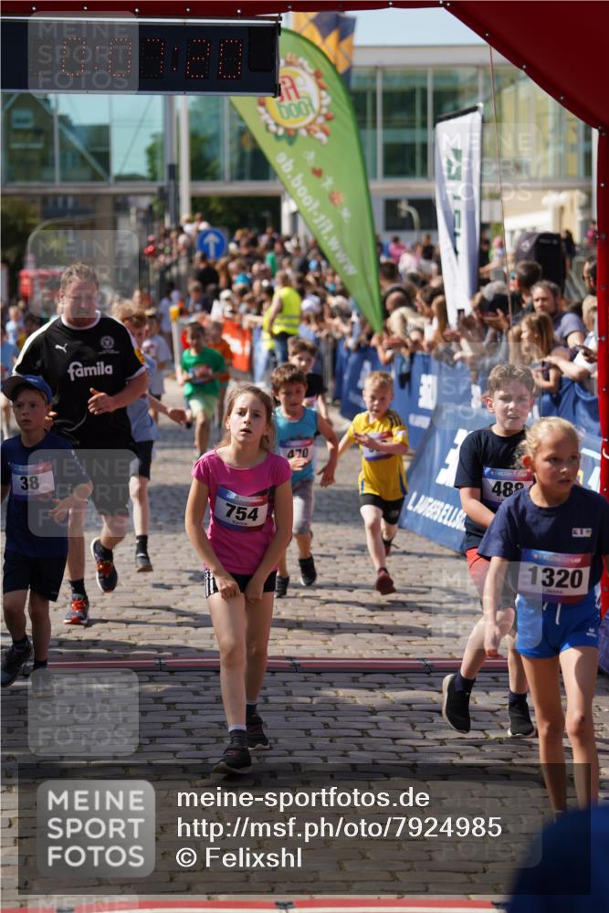 13.06.2025 - Holstenköstenlauf Felixshl http://msf.ph/oto/7924985 13.06.2025 16:22:21 Laufen 38, 341, 342, 351, 353, 470, 486, 488, 611, 747, 754, 867, 992, 994, 1062, 1175, 1230, 1233, 1320, 1395 meine-sportfotos.de