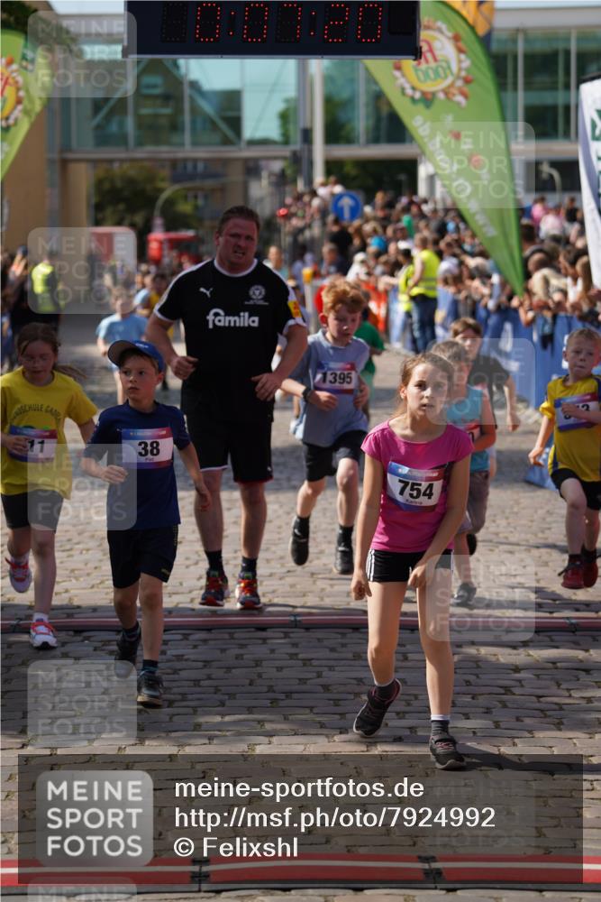 13.06.2025 - Holstenköstenlauf Felixshl http://msf.ph/oto/7924992 13.06.2025 16:22:21 Laufen 38, 341, 342, 351, 353, 470, 486, 488, 611, 747, 754, 867, 992, 994, 1062, 1175, 1230, 1233, 1320, 1395 meine-sportfotos.de