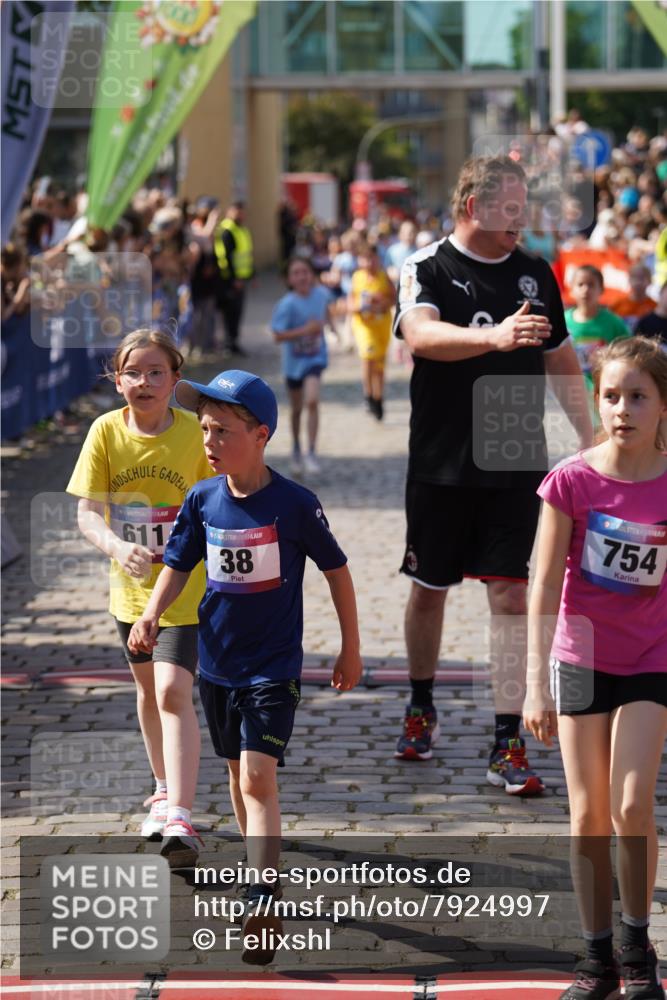 13.06.2025 - Holstenköstenlauf Felixshl http://msf.ph/oto/7924997 13.06.2025 16:22:23 Laufen 38, 329, 333, 341, 342, 351, 353, 470, 486, 488, 611, 747, 754, 867, 994, 1038, 1062, 1175, 1233, 1320, 1395, 1858 meine-sportfotos.de