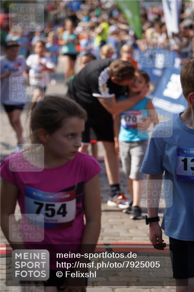 13.06.2025 - Holstenköstenlauf Felixshl http://msf.ph/oto/7925005 13.06.2025 16:22:25 Laufen 38, 164, 329, 333, 341, 342, 343, 351, 353, 470, 486, 488, 611, 747, 867, 994, 1038, 1062, 1175, 1233, 1334, 1395, 1858 meine-sportfotos.de