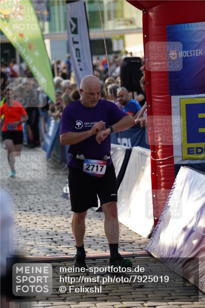 13.06.2025 - Holstenköstenlauf Felixshl http://msf.ph/oto/7925019 13.06.2025 20:04:15 Laufen 2334, 2400, 2535, 2579, 2603, 2717, 2751, 3668 meine-sportfotos.de