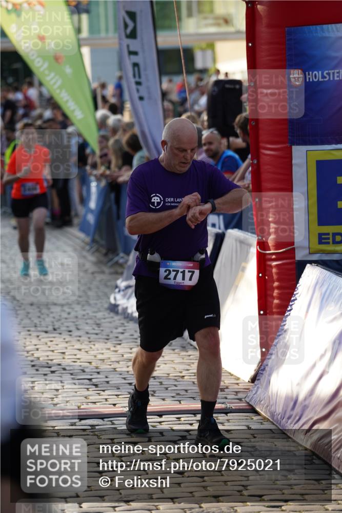 13.06.2025 - Holstenköstenlauf Felixshl http://msf.ph/oto/7925021 13.06.2025 20:04:16 Laufen 2334, 2400, 2535, 2579, 2603, 2717, 2751, 3668 meine-sportfotos.de