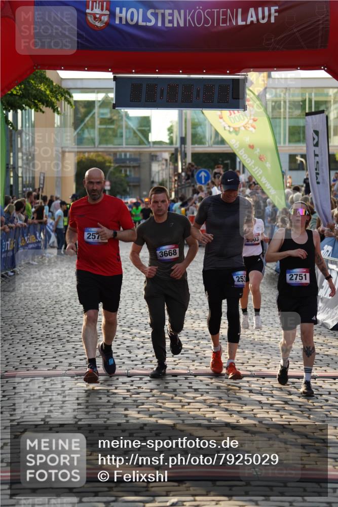 13.06.2025 - Holstenköstenlauf Felixshl http://msf.ph/oto/7925029 13.06.2025 20:04:20 Laufen 2334, 2400, 2535, 2579, 2603, 2751, 3668 meine-sportfotos.de