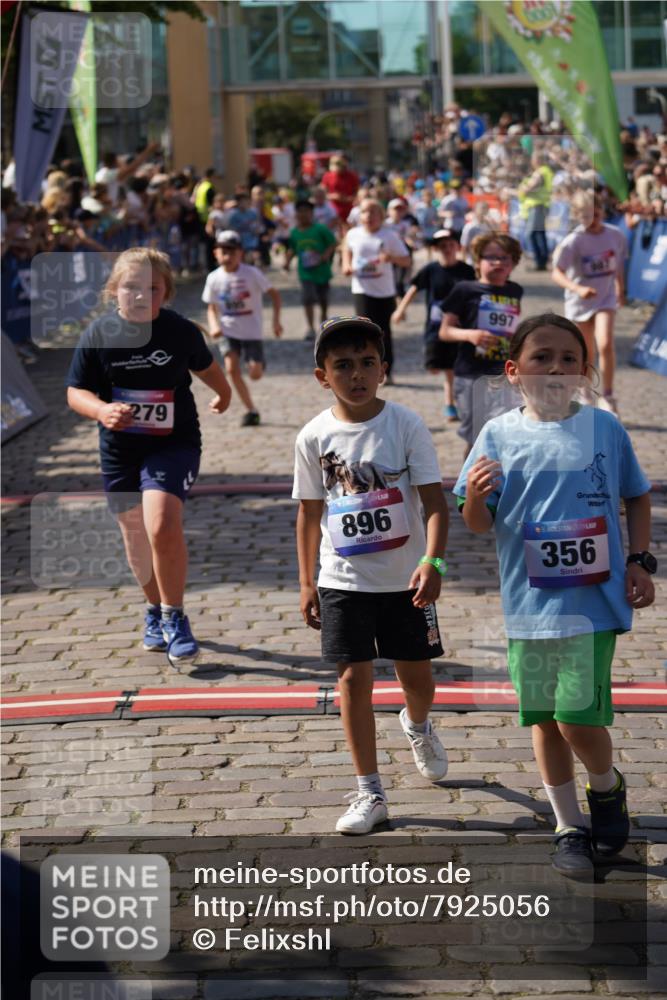 13.06.2025 - Holstenköstenlauf Felixshl http://msf.ph/oto/7925056 13.06.2025 16:22:38 Laufen 123, 125, 214, 225, 354, 355, 356, 489, 606, 720, 868, 869, 886, 890, 895, 896, 987, 991, 997, 1073, 1142, 1279, 1336, 1390, 1823, 1936 meine-sportfotos.de