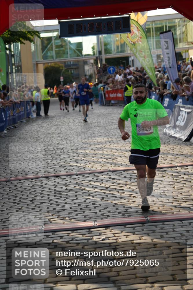 13.06.2025 - Holstenköstenlauf Felixshl http://msf.ph/oto/7925065 13.06.2025 20:04:40 Laufen 3677, 3829 meine-sportfotos.de