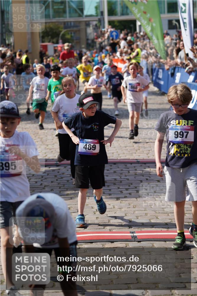 13.06.2025 - Holstenköstenlauf Felixshl http://msf.ph/oto/7925066 13.06.2025 16:22:40 Laufen 45, 50, 123, 125, 214, 225, 347, 354, 489, 606, 720, 868, 869, 881, 886, 887, 890, 895, 987, 991, 997, 1004, 1073, 1138, 1142, 1218, 1279, 1336, 1390, 1823, 1936 meine-sportfotos.de