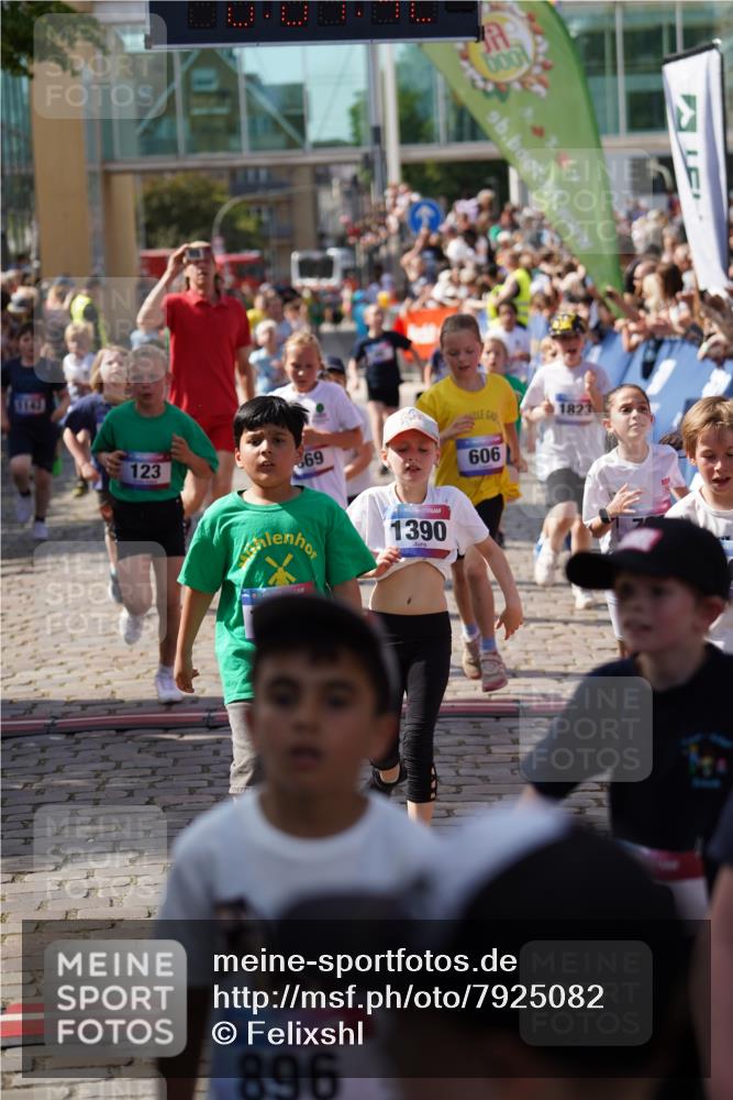 13.06.2025 - Holstenköstenlauf Felixshl http://msf.ph/oto/7925082 13.06.2025 16:22:43 Laufen 45, 50, 123, 125, 214, 225, 347, 354, 606, 608, 720, 868, 869, 881, 886, 887, 890, 895, 987, 991, 1004, 1073, 1138, 1142, 1218, 1336, 1390, 1823, 1866, 1936 meine-sportfotos.de