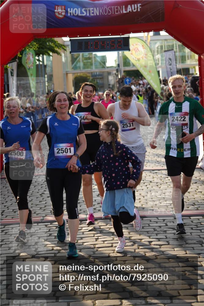 13.06.2025 - Holstenköstenlauf Felixshl http://msf.ph/oto/7925090 13.06.2025 20:04:52 Laufen 2025, 2128, 2246, 2313, 2422, 2500, 2501, 2560, 2826, 3175, 3185, 3614, 3725, 3980 meine-sportfotos.de