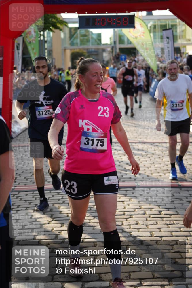 13.06.2025 - Holstenköstenlauf Felixshl http://msf.ph/oto/7925107 13.06.2025 20:04:57 Laufen 2025, 2128, 2228, 2246, 2313, 2826, 3175, 3185, 3614, 3632, 3725, 3960, 3980 meine-sportfotos.de