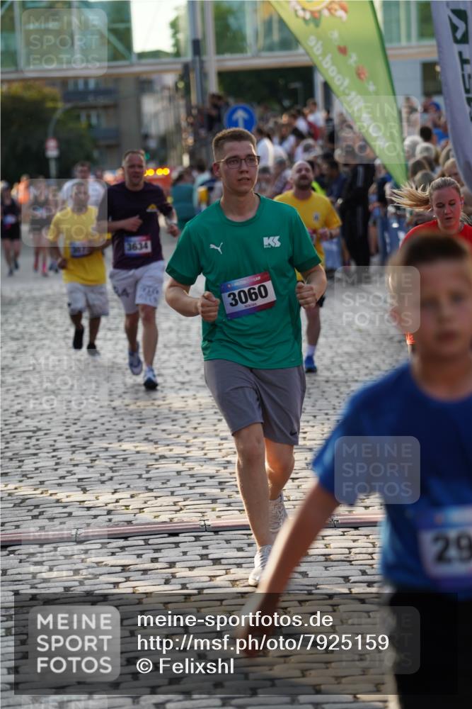 13.06.2025 - Holstenköstenlauf Felixshl http://msf.ph/oto/7925159 13.06.2025 20:05:13 Laufen 2177, 2404, 2987, 3060, 3070, 3072, 3305, 3634, 3790 meine-sportfotos.de