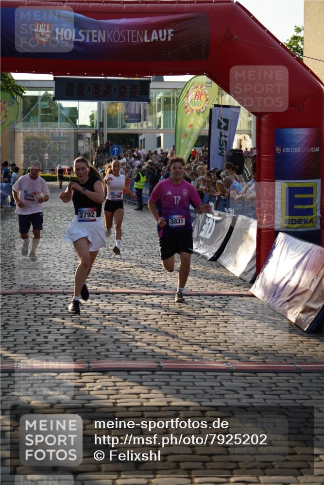 13.06.2025 - Holstenköstenlauf Felixshl http://msf.ph/oto/7925202 13.06.2025 20:05:33 Laufen 2099, 2790, 2792, 2850, 3831 meine-sportfotos.de