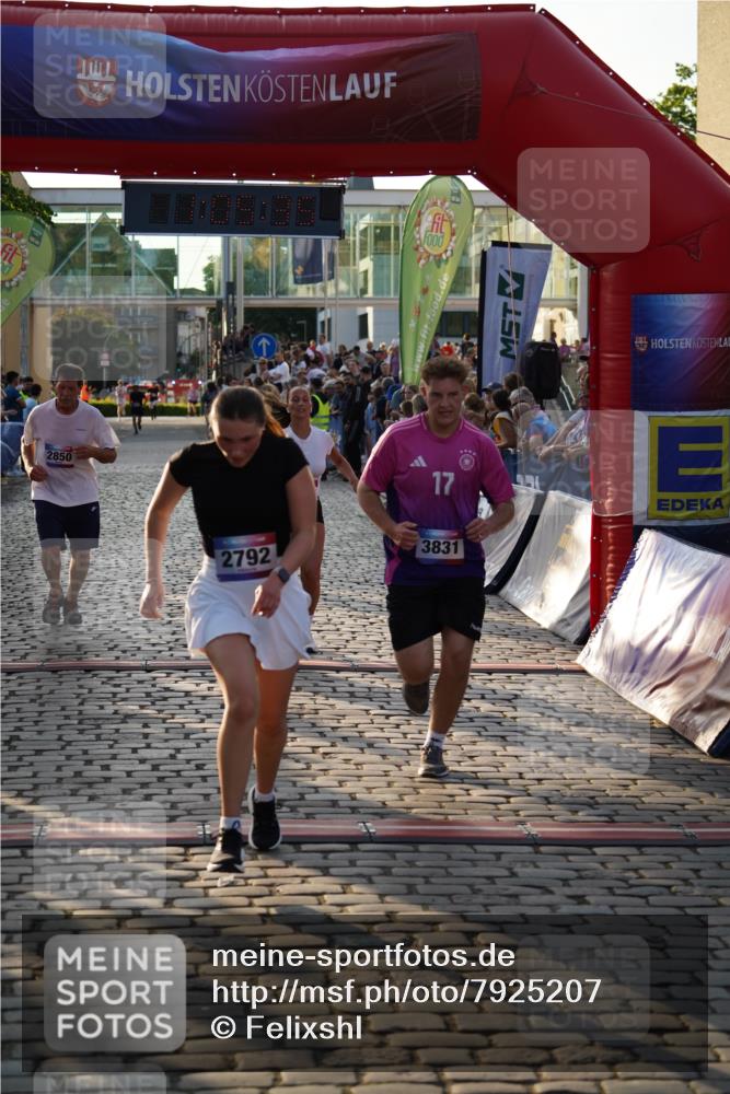 13.06.2025 - Holstenköstenlauf Felixshl http://msf.ph/oto/7925207 13.06.2025 20:05:34 Laufen 2099, 2790, 2792, 2850, 3831 meine-sportfotos.de