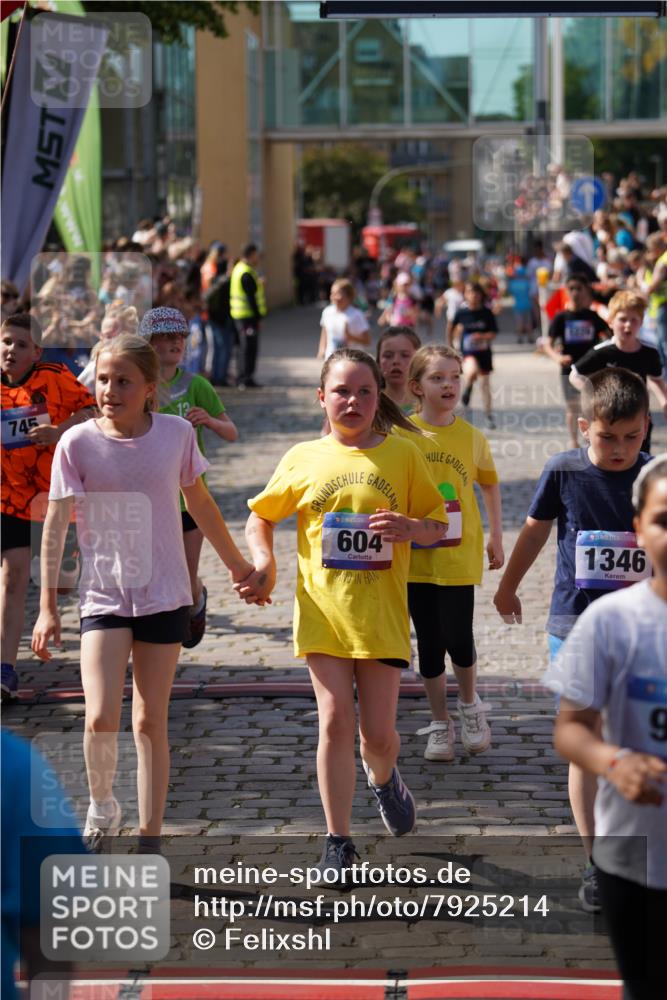 13.06.2025 - Holstenköstenlauf Felixshl http://msf.ph/oto/7925214 13.06.2025 16:23:12 Laufen 330, 497, 604, 615, 730, 732, 745, 746, 883, 885, 981, 1076, 1227, 1229, 1281, 1346, 1420, 1422, 1423 meine-sportfotos.de