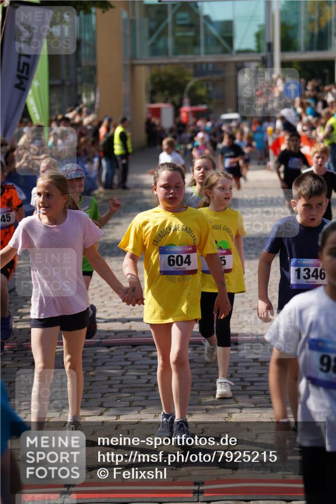 13.06.2025 - Holstenköstenlauf Felixshl http://msf.ph/oto/7925215 13.06.2025 16:23:12 Laufen 330, 497, 604, 615, 730, 732, 745, 746, 883, 885, 981, 1076, 1227, 1229, 1281, 1346, 1420, 1422, 1423 meine-sportfotos.de