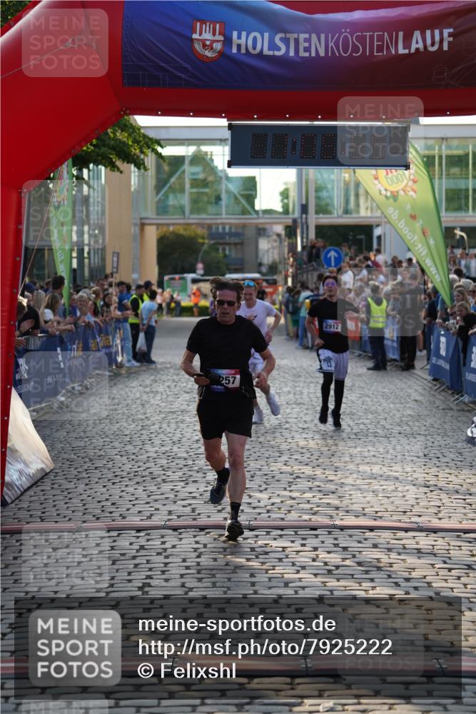 13.06.2025 - Holstenköstenlauf Felixshl http://msf.ph/oto/7925222 13.06.2025 20:05:54 Laufen 2257, 2911, 2912 meine-sportfotos.de