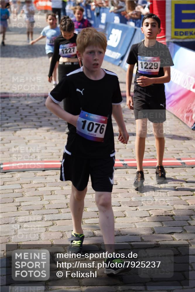 13.06.2025 - Holstenköstenlauf Felixshl http://msf.ph/oto/7925237 13.06.2025 16:23:18 Laufen 226, 327, 330, 497, 728, 885, 1220, 1227, 1229, 1281, 1337 meine-sportfotos.de