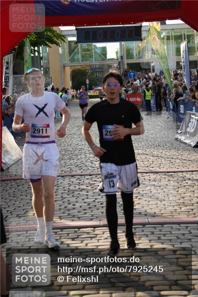 13.06.2025 - Holstenköstenlauf Felixshl http://msf.ph/oto/7925245 13.06.2025 20:05:59 Laufen 2867, 2911, 2912 meine-sportfotos.de