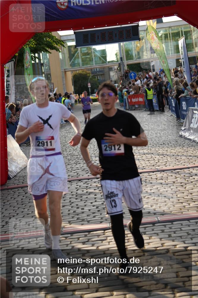 13.06.2025 - Holstenköstenlauf Felixshl http://msf.ph/oto/7925247 13.06.2025 20:05:59 Laufen 2867, 2911, 2912 meine-sportfotos.de