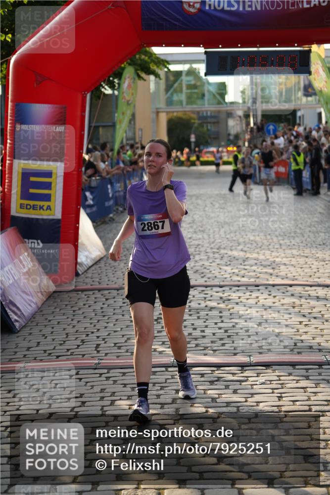 13.06.2025 - Holstenköstenlauf Felixshl http://msf.ph/oto/7925251 13.06.2025 20:06:07 Laufen 2867, 2949, 2950 meine-sportfotos.de
