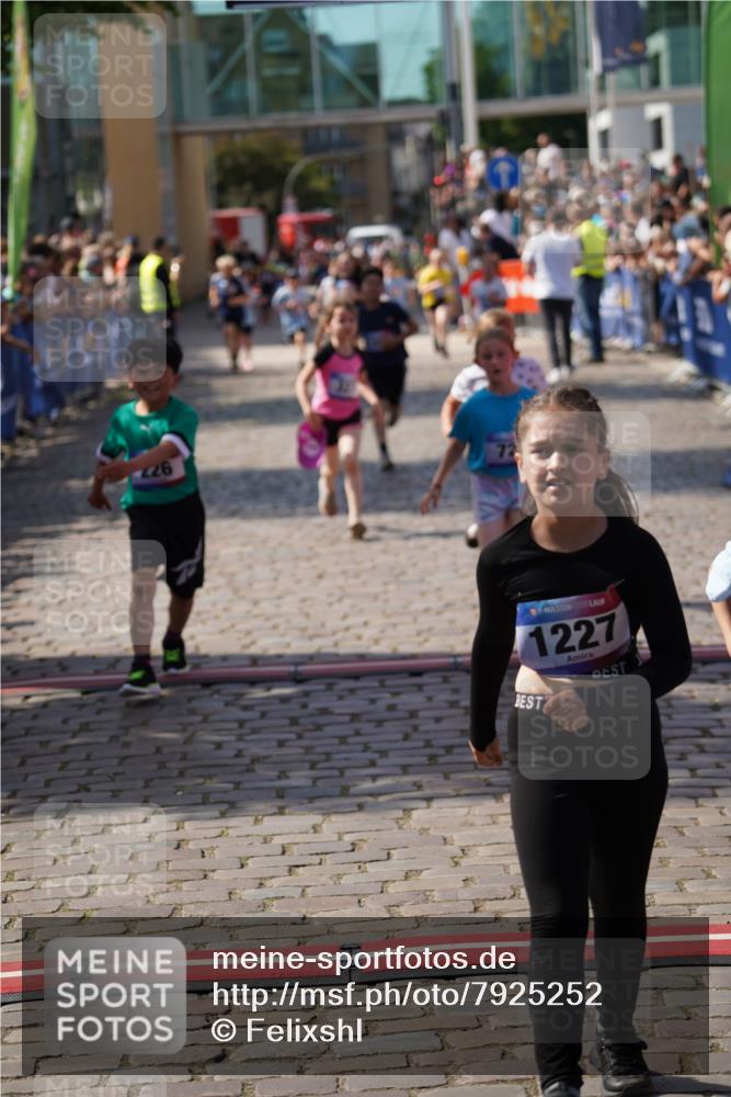 13.06.2025 - Holstenköstenlauf Felixshl http://msf.ph/oto/7925252 13.06.2025 16:23:21 Laufen 226, 327, 330, 497, 616, 728, 750, 870, 988, 1006, 1220, 1227, 1337 meine-sportfotos.de