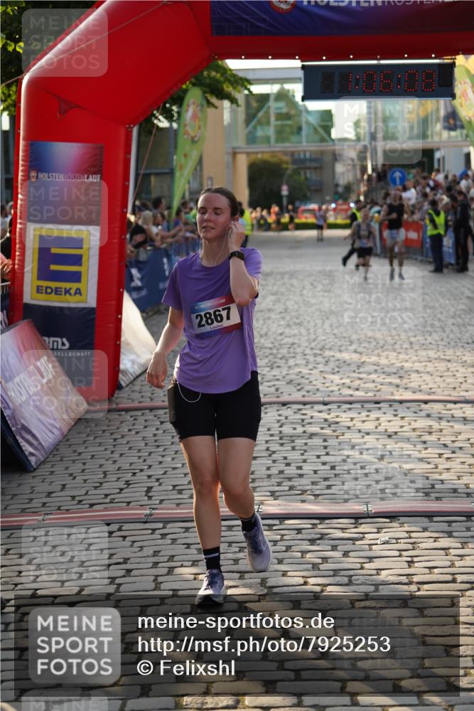 13.06.2025 - Holstenköstenlauf Felixshl http://msf.ph/oto/7925253 13.06.2025 20:06:07 Laufen 2867, 2949, 2950 meine-sportfotos.de