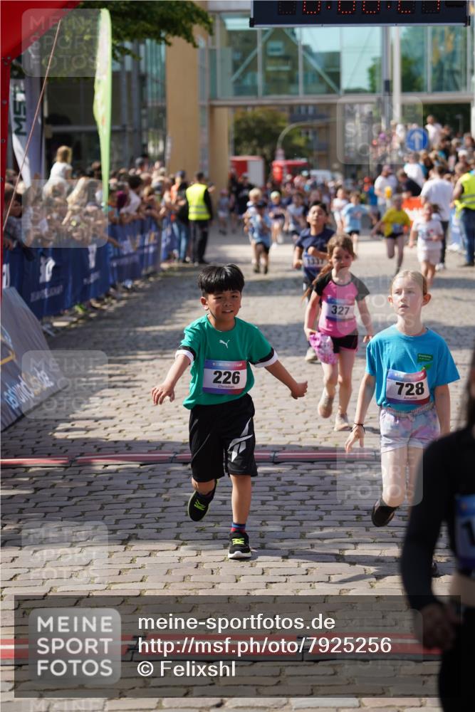 13.06.2025 - Holstenköstenlauf Felixshl http://msf.ph/oto/7925256 13.06.2025 16:23:22 Laufen 226, 327, 330, 359, 497, 616, 728, 750, 870, 988, 1006, 1220, 1337 meine-sportfotos.de