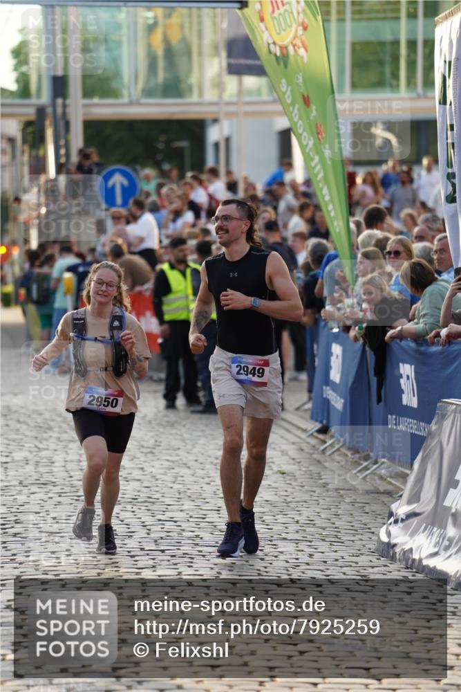 13.06.2025 - Holstenköstenlauf Felixshl http://msf.ph/oto/7925259 13.06.2025 20:06:11 Laufen 2949, 2950 meine-sportfotos.de