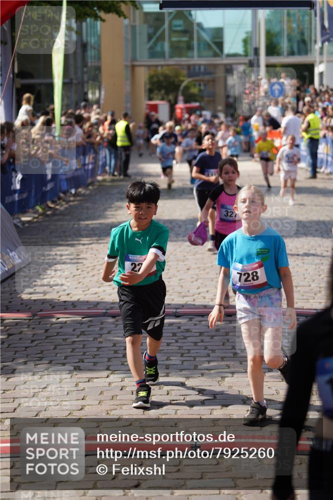 13.06.2025 - Holstenköstenlauf Felixshl http://msf.ph/oto/7925260 13.06.2025 16:23:23 Laufen 226, 327, 330, 359, 497, 616, 728, 750, 870, 988, 1006, 1220, 1337 meine-sportfotos.de