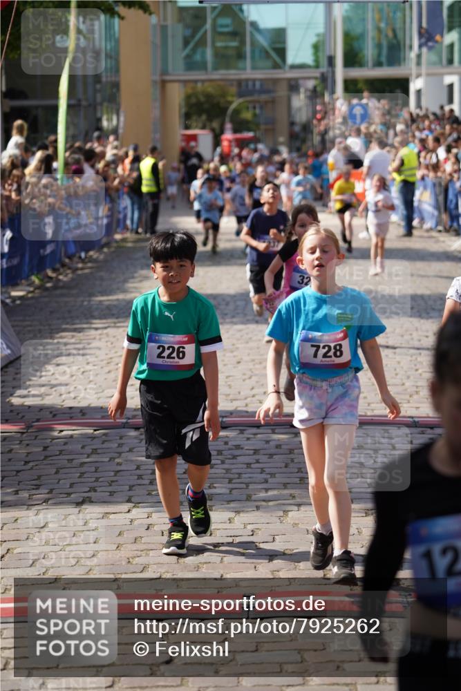 13.06.2025 - Holstenköstenlauf Felixshl http://msf.ph/oto/7925262 13.06.2025 16:23:23 Laufen 226, 327, 330, 359, 497, 616, 728, 750, 870, 988, 1006, 1220, 1337 meine-sportfotos.de