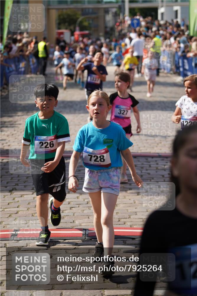 13.06.2025 - Holstenköstenlauf Felixshl http://msf.ph/oto/7925264 13.06.2025 16:23:24 Laufen 221, 226, 327, 359, 616, 728, 750, 870, 988, 1006, 1220, 1337 meine-sportfotos.de