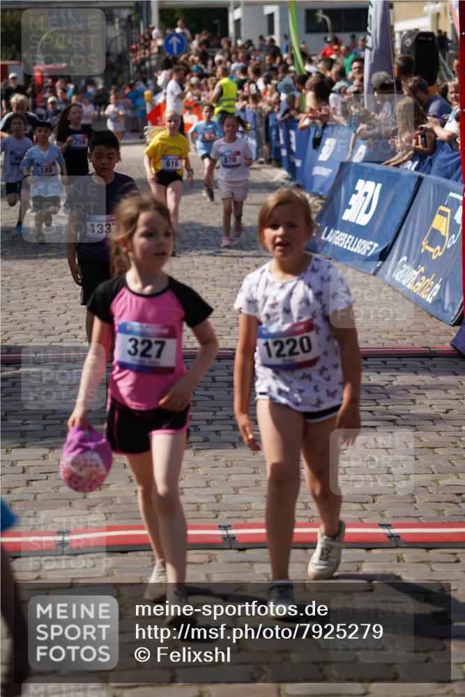 13.06.2025 - Holstenköstenlauf Felixshl http://msf.ph/oto/7925279 13.06.2025 16:23:25 Laufen 221, 226, 327, 359, 616, 728, 750, 870, 988, 1006, 1220, 1337, 1342 meine-sportfotos.de