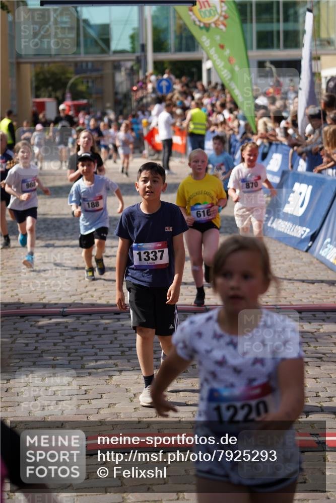 13.06.2025 - Holstenköstenlauf Felixshl http://msf.ph/oto/7925293 13.06.2025 16:23:27 Laufen 221, 327, 359, 483, 616, 750, 870, 988, 1000, 1006, 1337, 1342 meine-sportfotos.de