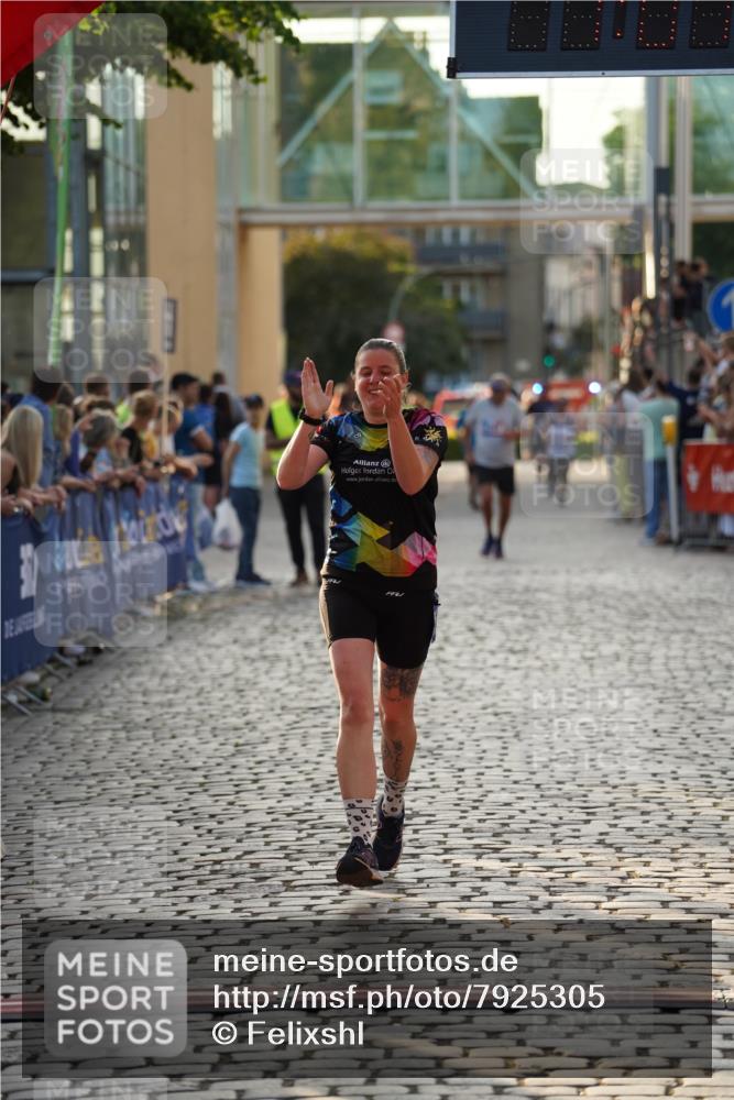 13.06.2025 - Holstenköstenlauf Felixshl http://msf.ph/oto/7925305 13.06.2025 20:07:12 Laufen 2588, 2593, 2923 meine-sportfotos.de