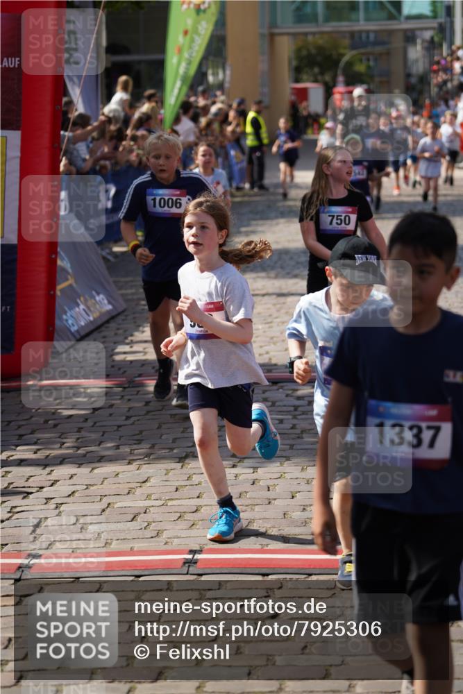 13.06.2025 - Holstenköstenlauf Felixshl http://msf.ph/oto/7925306 13.06.2025 16:23:30 Laufen 221, 359, 483, 616, 725, 750, 870, 988, 989, 995, 1000, 1006, 1174, 1327, 1342 meine-sportfotos.de