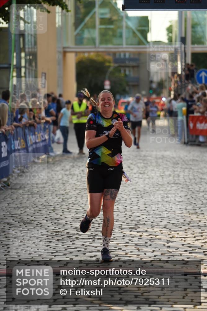 13.06.2025 - Holstenköstenlauf Felixshl http://msf.ph/oto/7925311 13.06.2025 20:07:12 Laufen 2588, 2593, 2923 meine-sportfotos.de