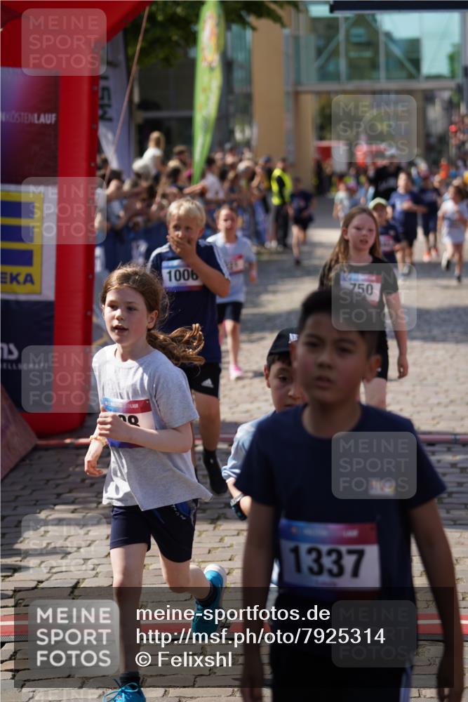 13.06.2025 - Holstenköstenlauf Felixshl http://msf.ph/oto/7925314 13.06.2025 16:23:30 Laufen 221, 359, 483, 616, 725, 750, 870, 988, 989, 995, 1000, 1006, 1174, 1327, 1342 meine-sportfotos.de