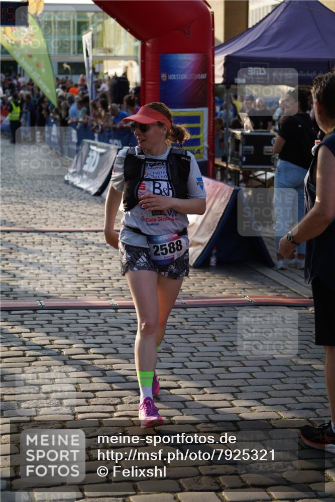 13.06.2025 - Holstenköstenlauf Felixshl http://msf.ph/oto/7925321 13.06.2025 20:07:14 Laufen 2350, 2588, 2593, 2923 meine-sportfotos.de