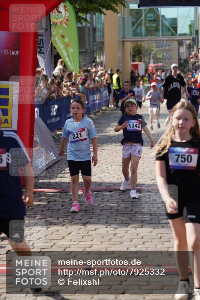 13.06.2025 - Holstenköstenlauf Felixshl http://msf.ph/oto/7925332 13.06.2025 16:23:33 Laufen 163, 221, 332, 336, 337, 359, 483, 725, 750, 756, 879, 989, 995, 1000, 1006, 1174, 1327, 1329, 1342 meine-sportfotos.de