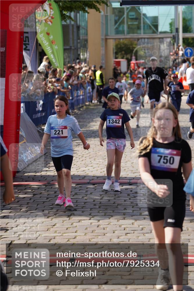 13.06.2025 - Holstenköstenlauf Felixshl http://msf.ph/oto/7925334 13.06.2025 16:23:33 Laufen 163, 221, 332, 336, 337, 359, 483, 725, 750, 756, 879, 989, 995, 1000, 1006, 1174, 1327, 1329, 1342 meine-sportfotos.de