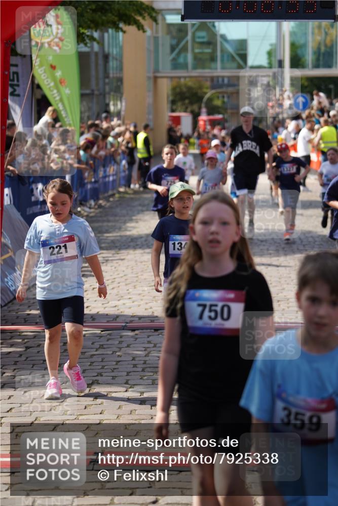 13.06.2025 - Holstenköstenlauf Felixshl http://msf.ph/oto/7925338 13.06.2025 16:23:34 Laufen 163, 221, 332, 336, 337, 359, 483, 725, 756, 879, 989, 995, 1000, 1174, 1225, 1327, 1329, 1342 meine-sportfotos.de
