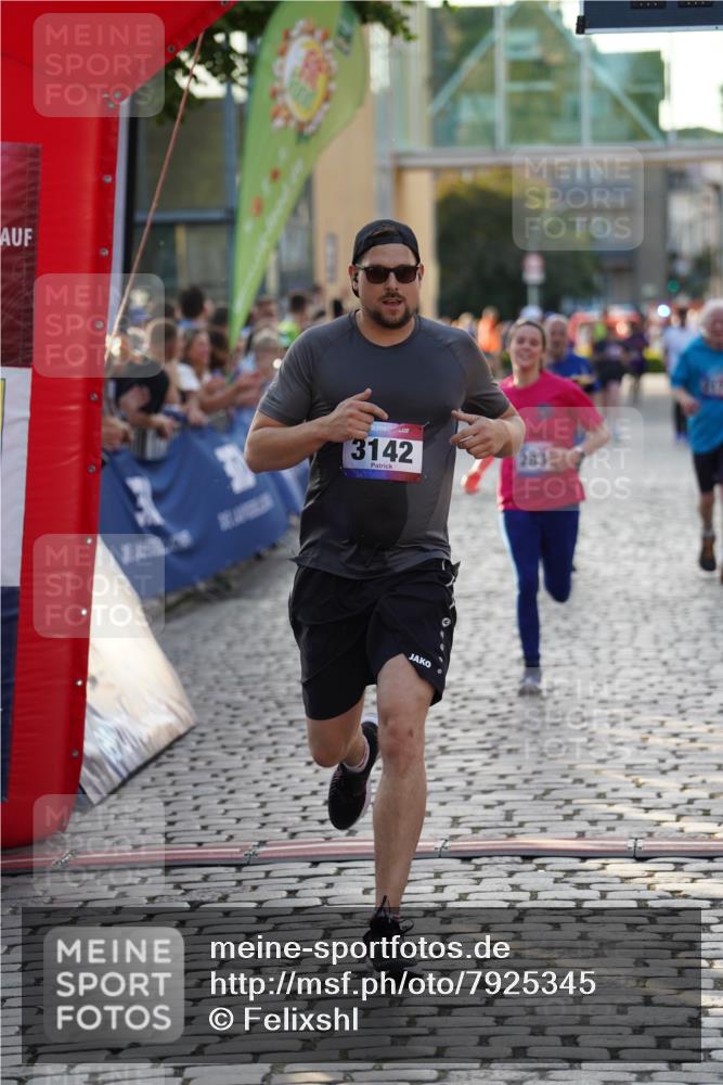 13.06.2025 - Holstenköstenlauf Felixshl http://msf.ph/oto/7925345 13.06.2025 20:07:27 Laufen 2178, 2760, 2836, 2837, 3142, 3217 meine-sportfotos.de