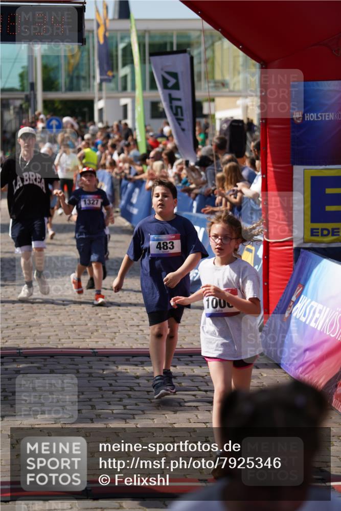 13.06.2025 - Holstenköstenlauf Felixshl http://msf.ph/oto/7925346 13.06.2025 16:23:36 Laufen 163, 221, 332, 336, 337, 483, 725, 741, 756, 878, 879, 989, 995, 1000, 1174, 1225, 1327, 1329, 1342 meine-sportfotos.de